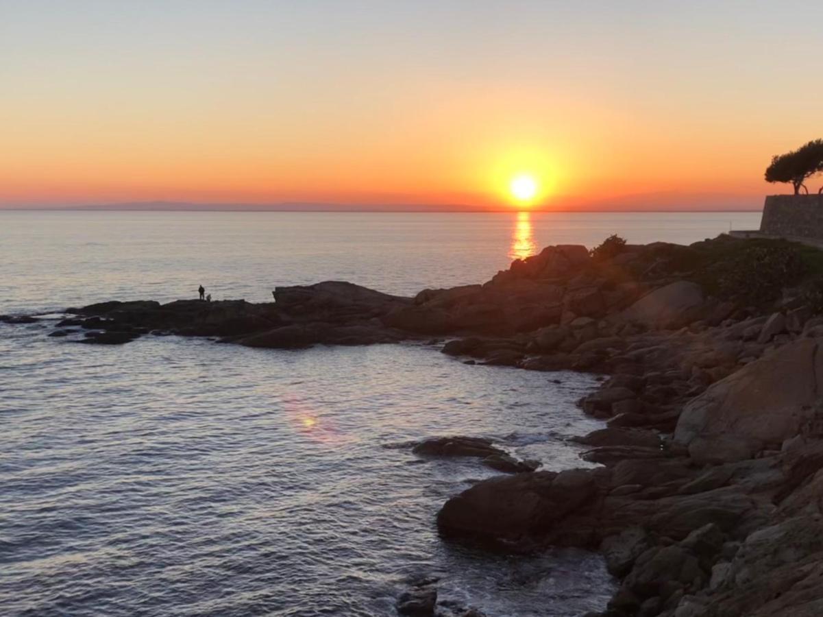 Magnifique Appartement En Front De Mer, Caneylles Roses Eksteriør bilde