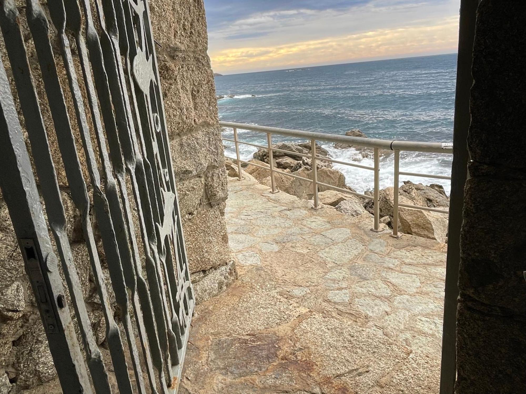 Magnifique Appartement En Front De Mer, Caneylles Roses Eksteriør bilde