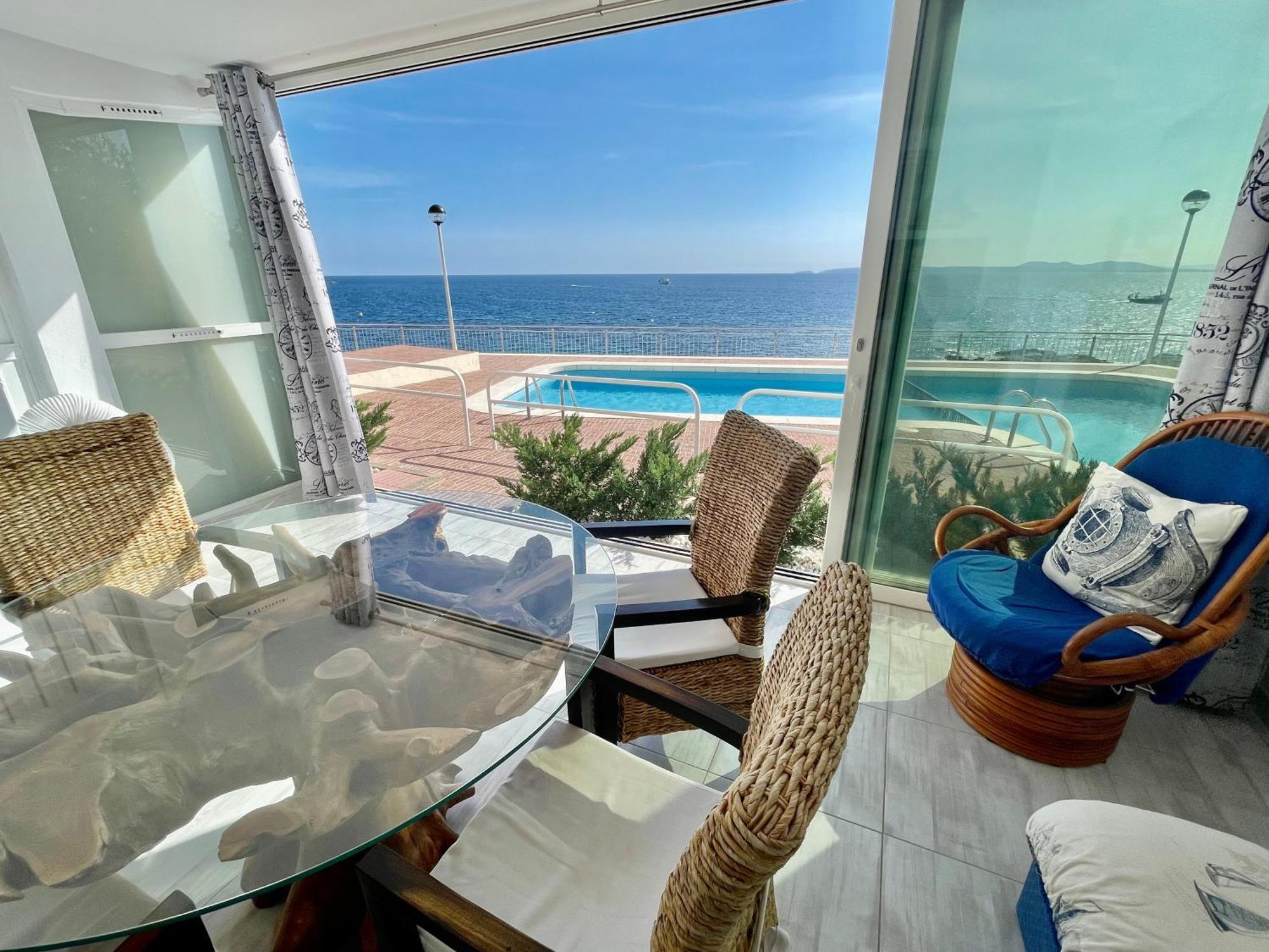 Magnifique Appartement En Front De Mer, Caneylles Roses Eksteriør bilde